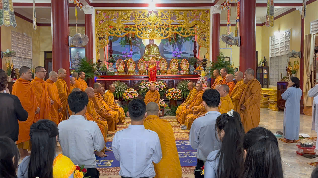 Lễ mãn hạ an cư và dâng y bát tại tổ đình tịnh xá Ngọc Phúc